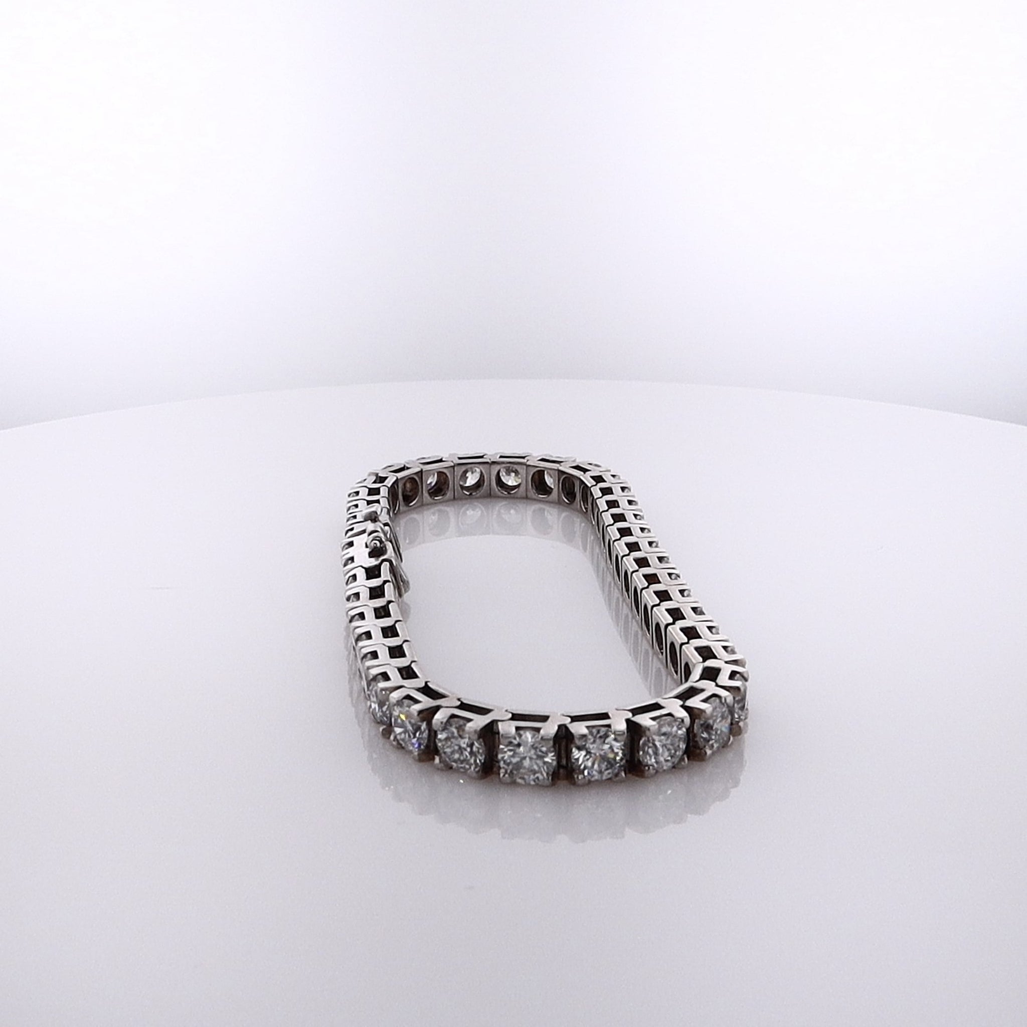 Luxurious Estate 14 Karat White Gold Diamond Tennis-Style Bracelet for Elegant Occasions