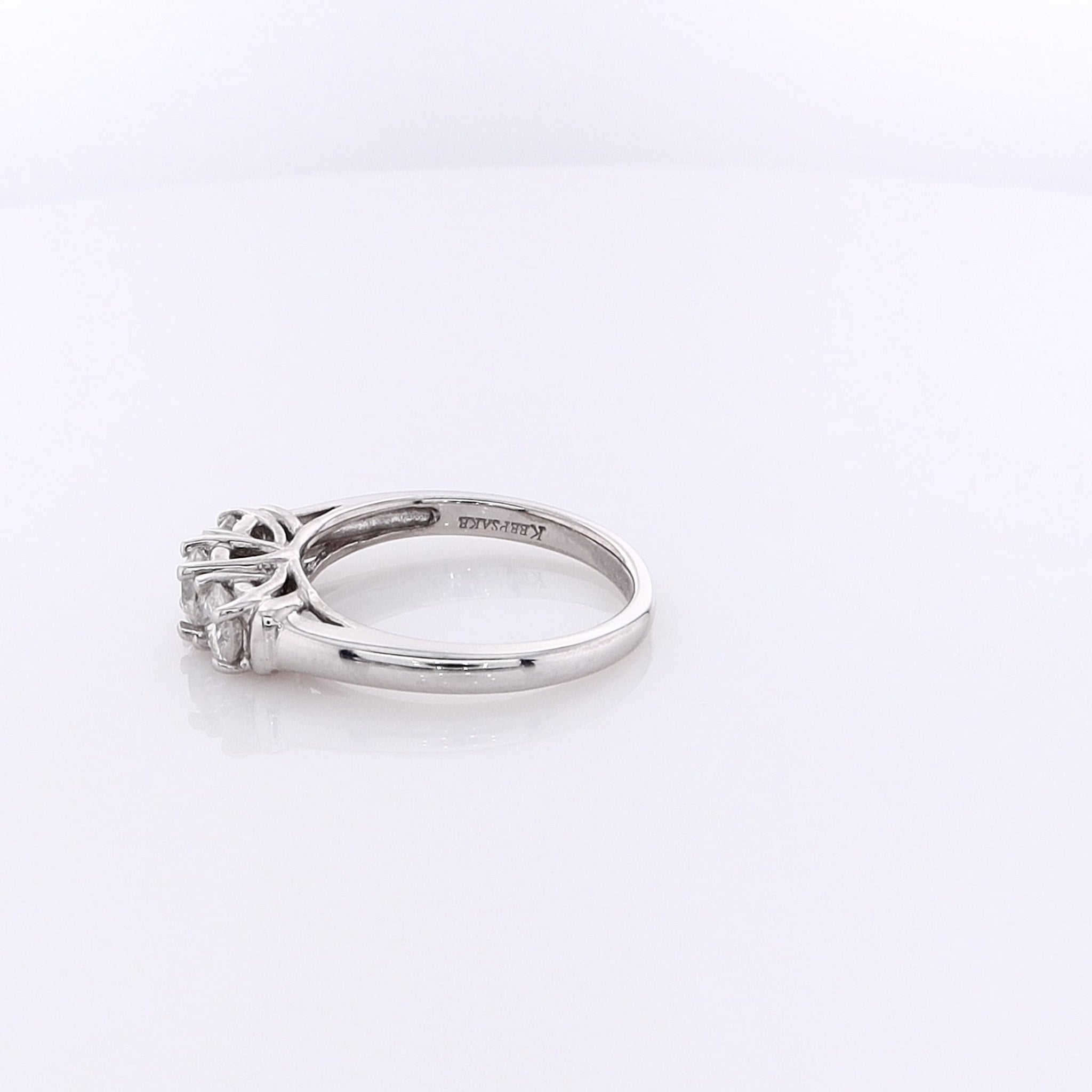 Exquisite Estate 14 Karat White Gold Diamond Engagement Ring for a Timeless Proposal
