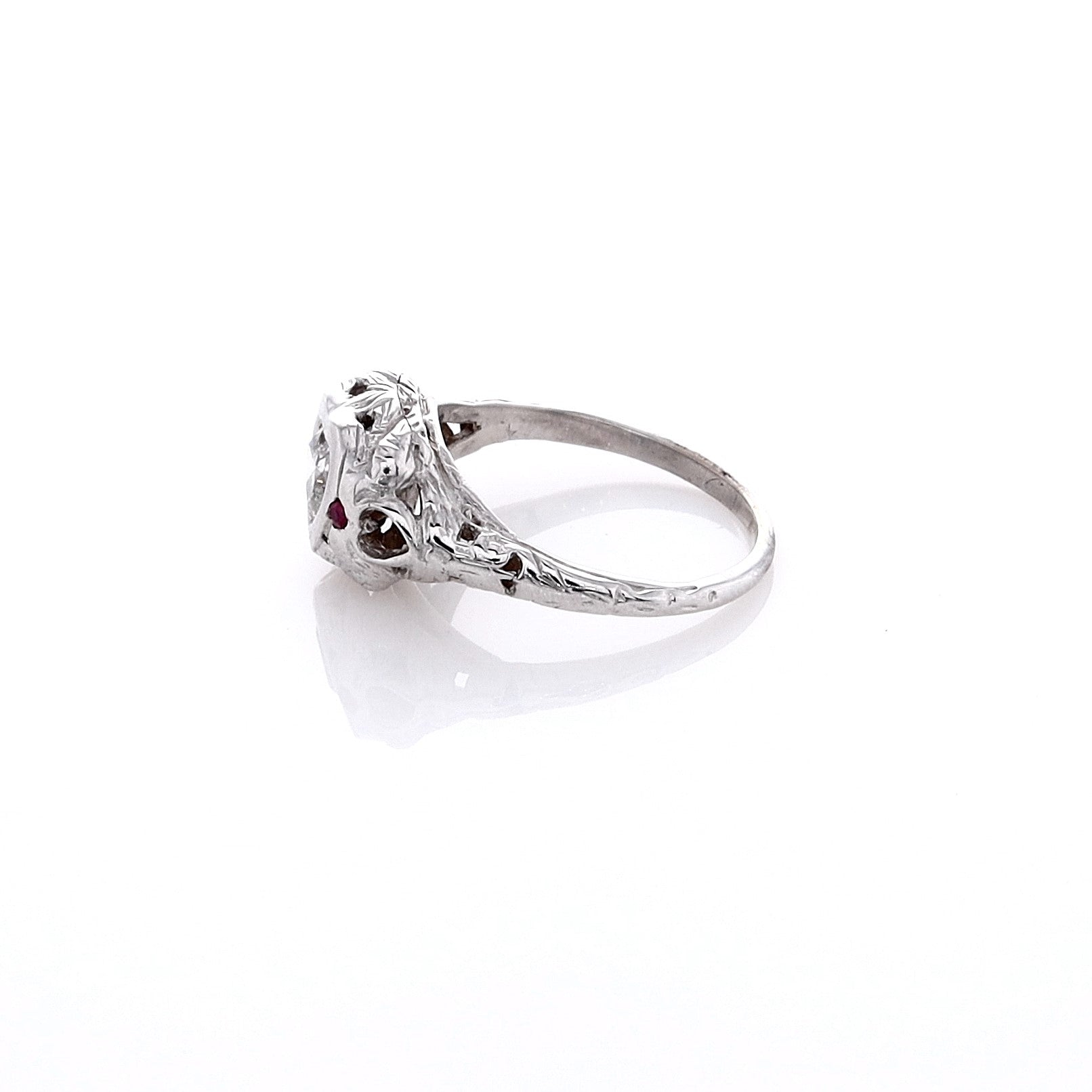 Stunning 18K White Gold Bezel-Set Heart Diamond Filigree Ring Size 6
