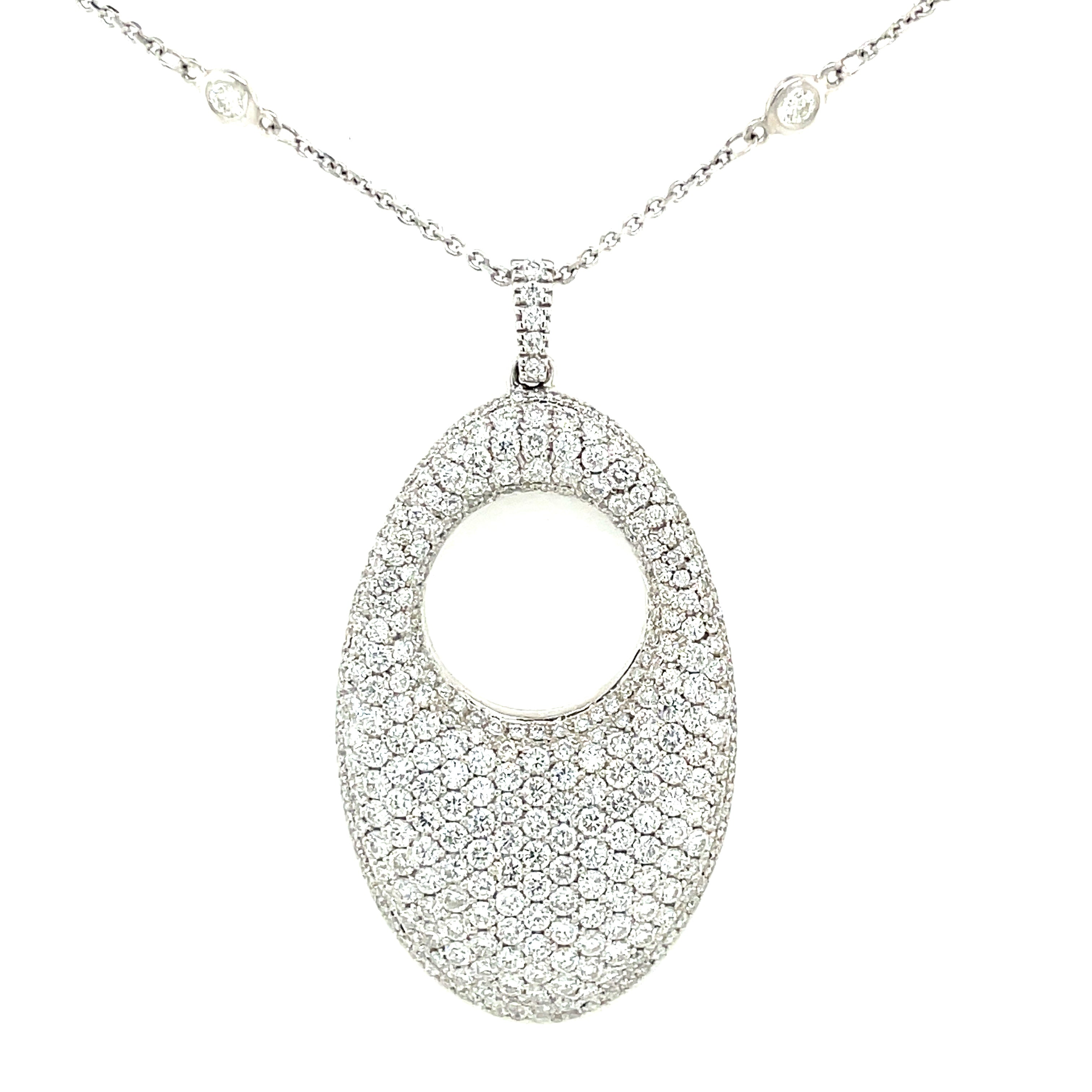 Exquisite Estate 18k White Gold Pave Diamond Oval-Shaped Pendant Necklace for Elegant Jewelry Lovers