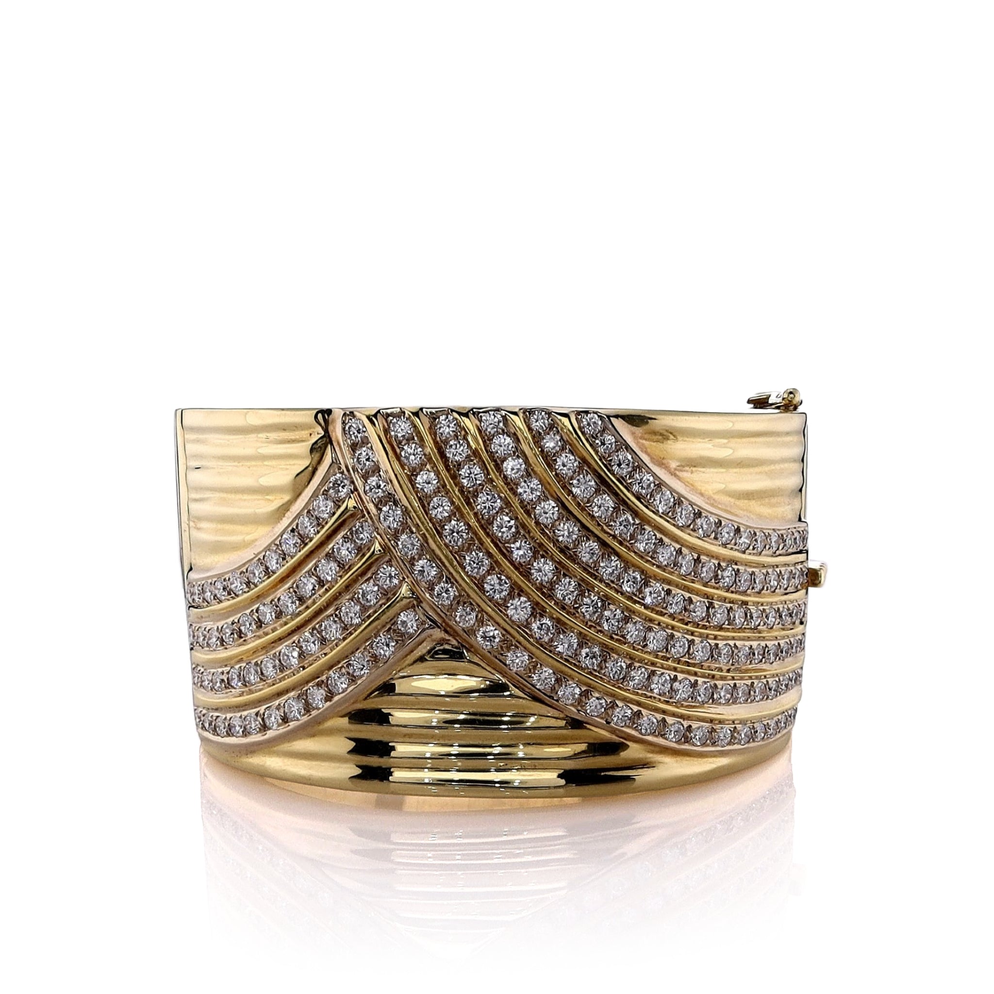 18k Yellow Gold Wide V Design Ribbed Diamond Hinged Bangle Bracelet