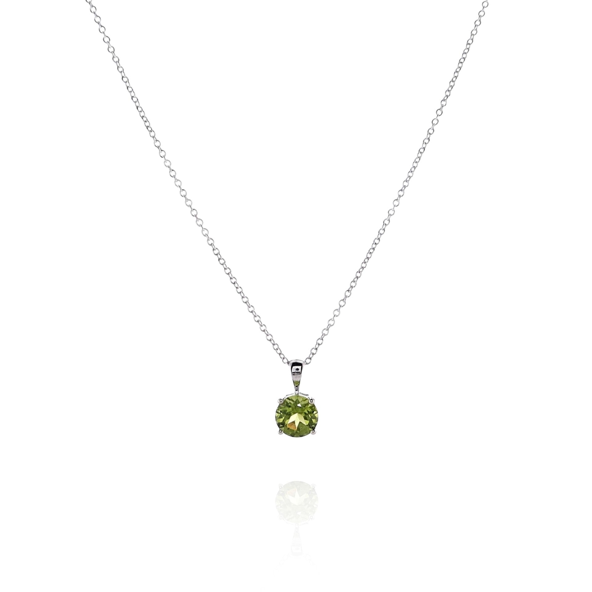 Smyth Jewelers 14k Gold Peridot Gemstone Pendant Necklace for Fashion Lovers