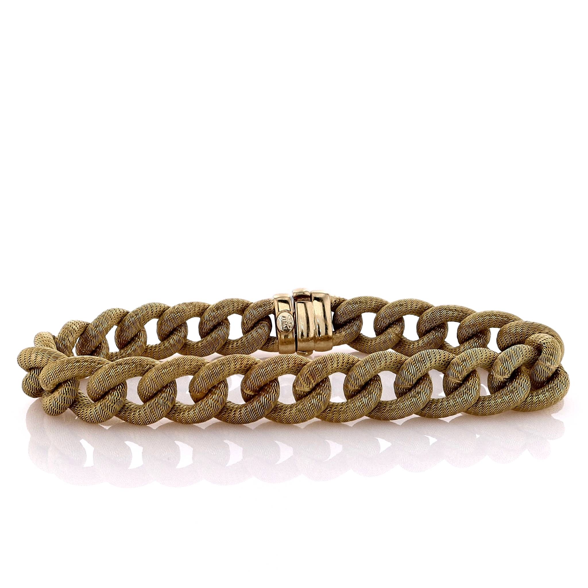 Exquisite Estate 18k Yellow Gold Textured and Brushed Curb Link Style Bracelet for Fashion Enthusiasts