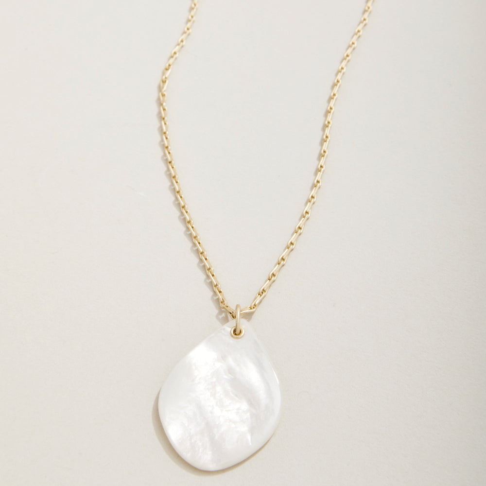 Exquisite Mother-of-Pearl Spartina 18 Enclave Necklace