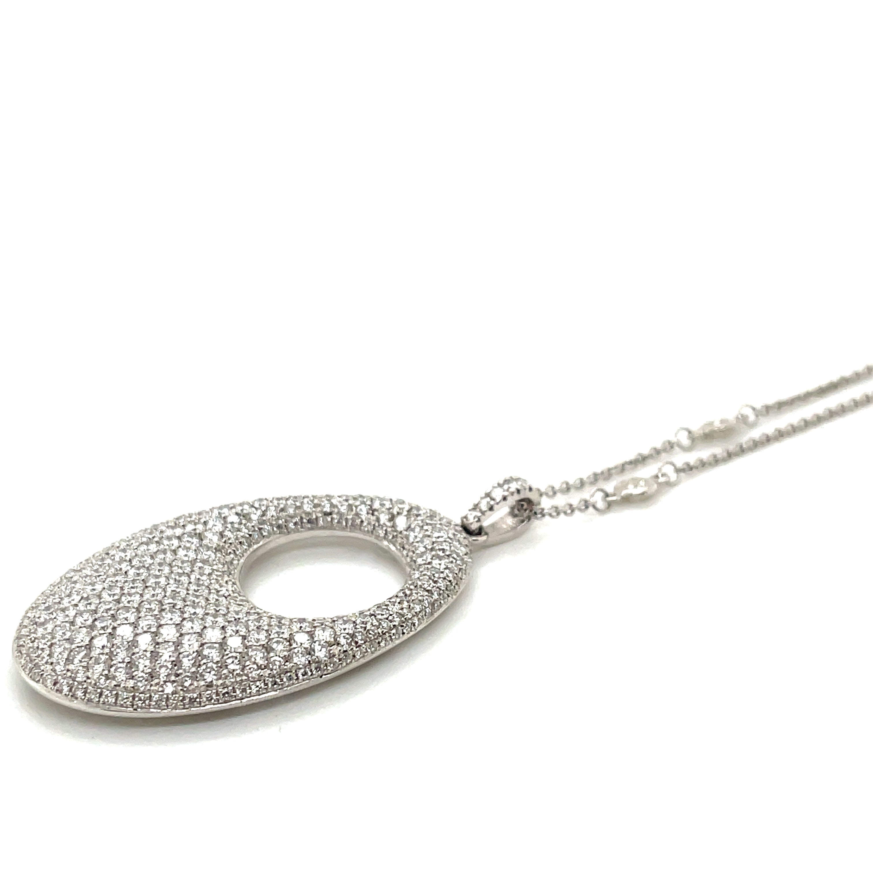 Exquisite Estate 18k White Gold Pave Diamond Oval-Shaped Pendant Necklace for Elegant Jewelry Lovers