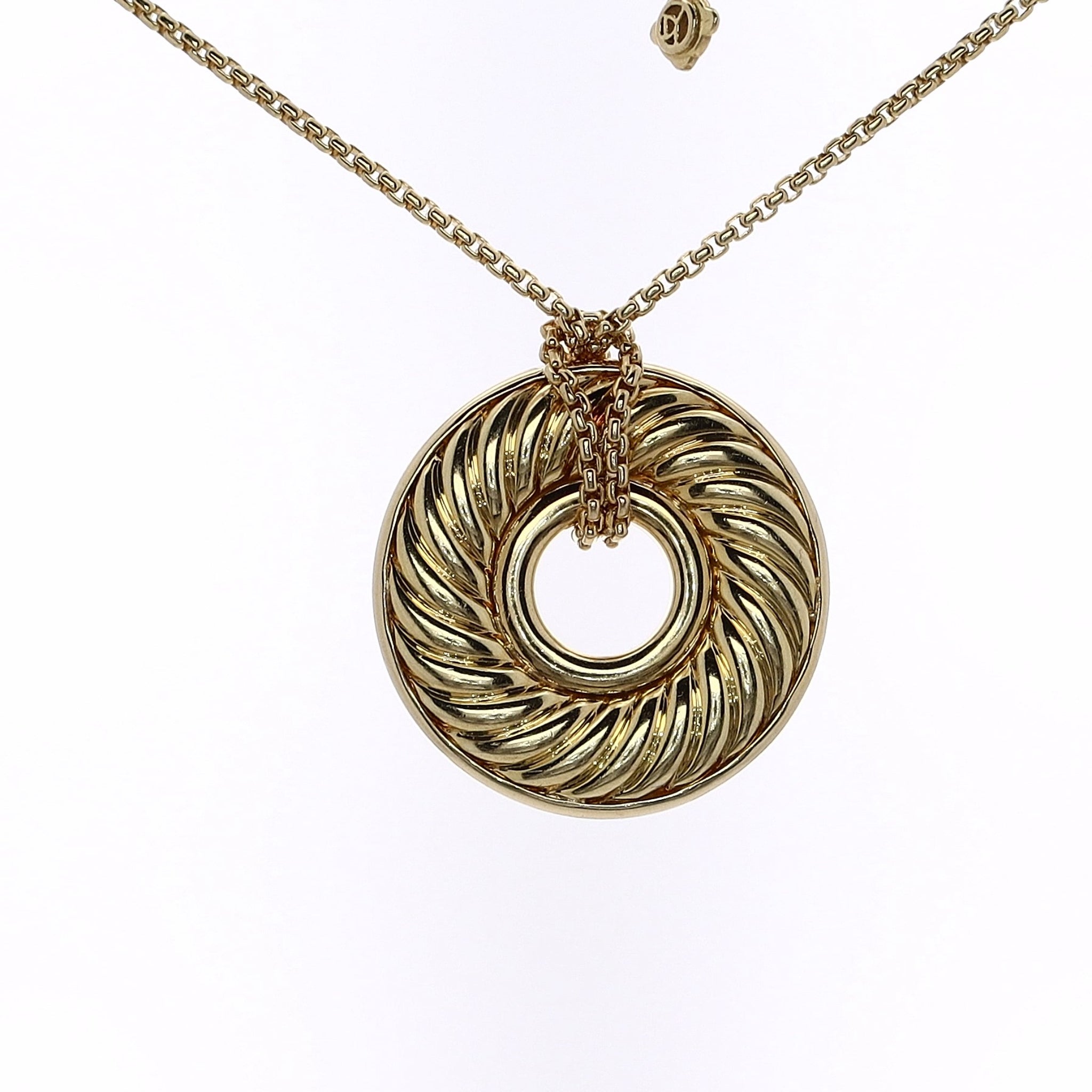 Exquisite Estate David Yurman 18 Karat Yellow Gold Circular Cable Disc Diamond Pendant Necklace for Women