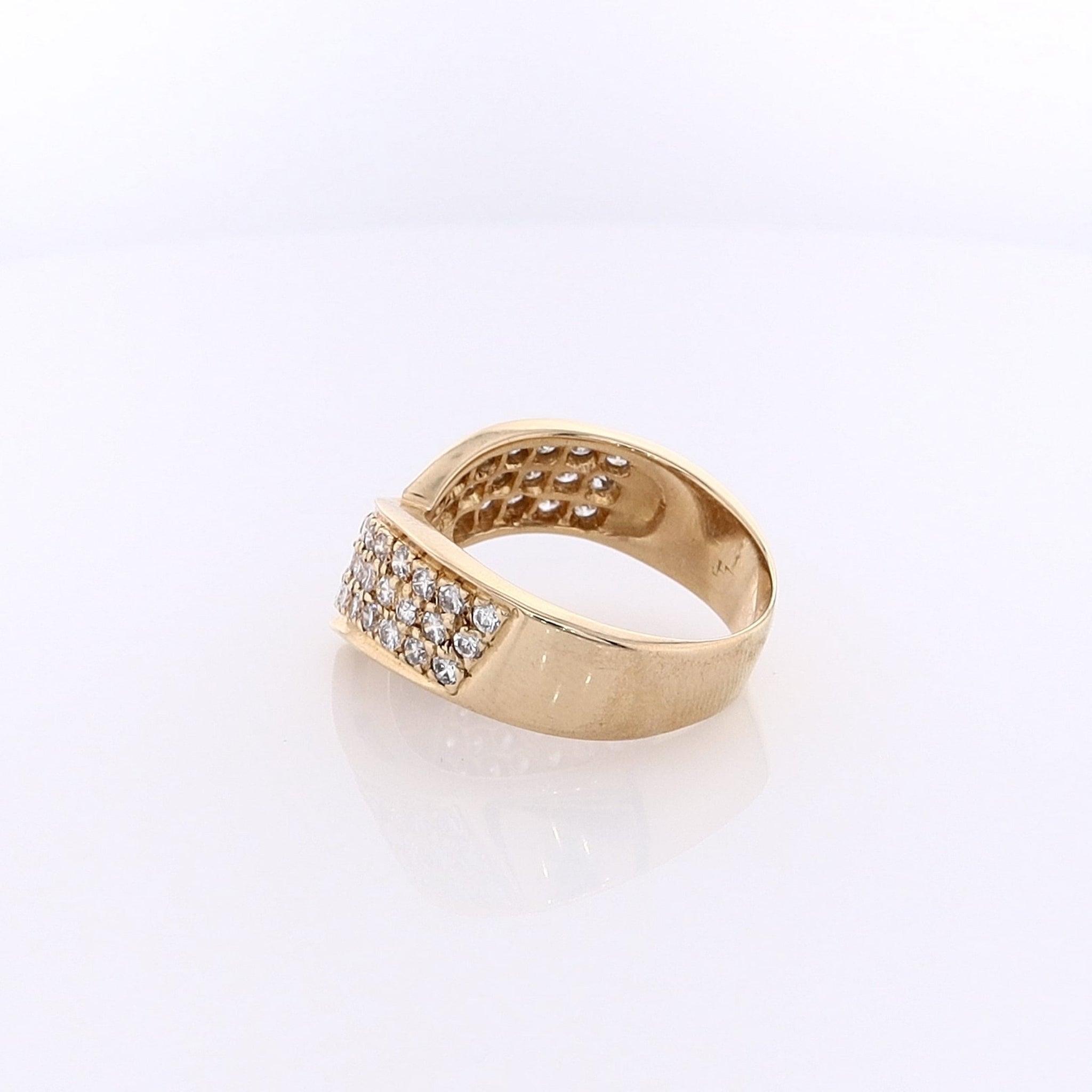 Exquisite Estate 18 Karat Yellow Gold Diamond Ring with Ribbon Design for Women