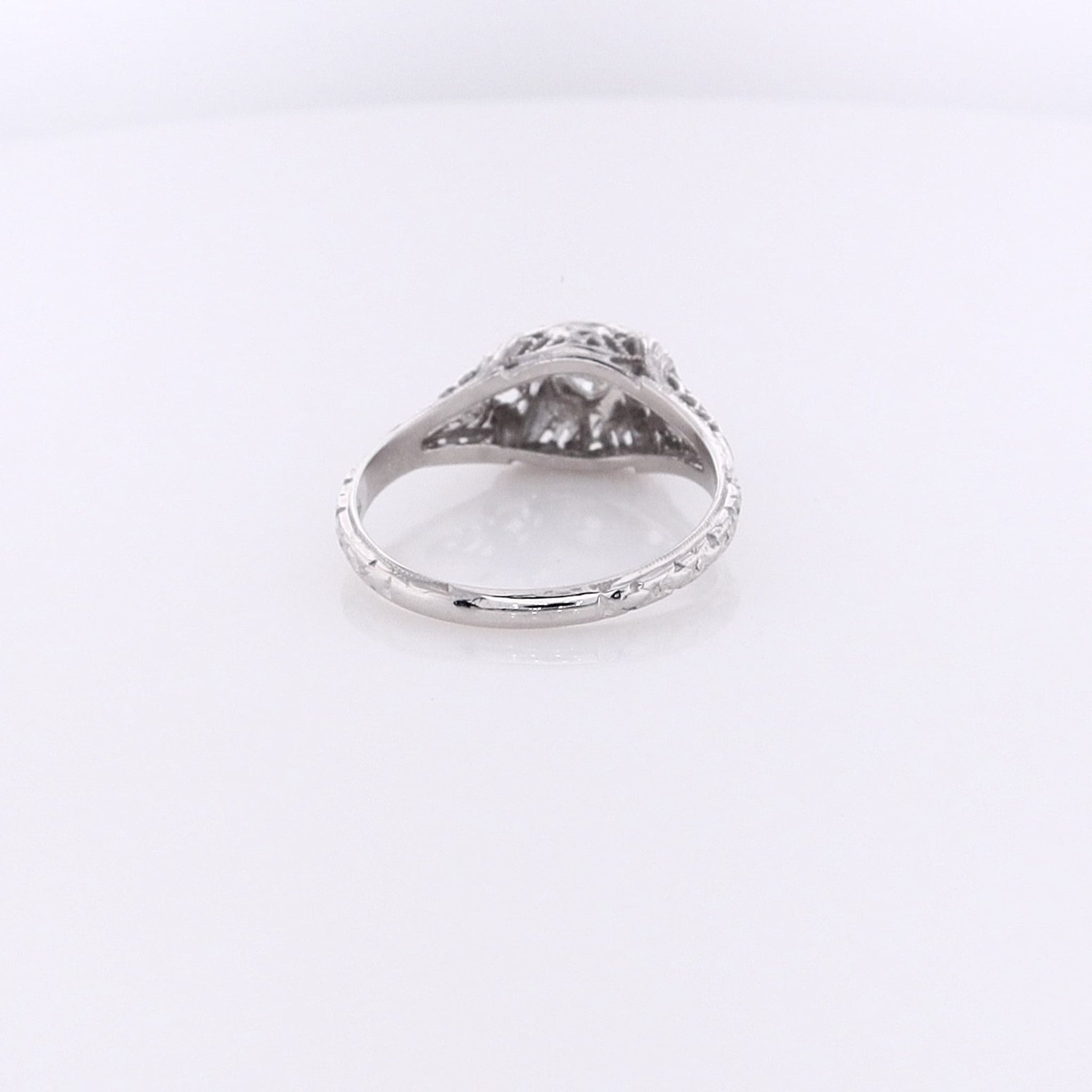 Exquisite 18 Karat White Gold Diamond Ring with Illusion Head Design