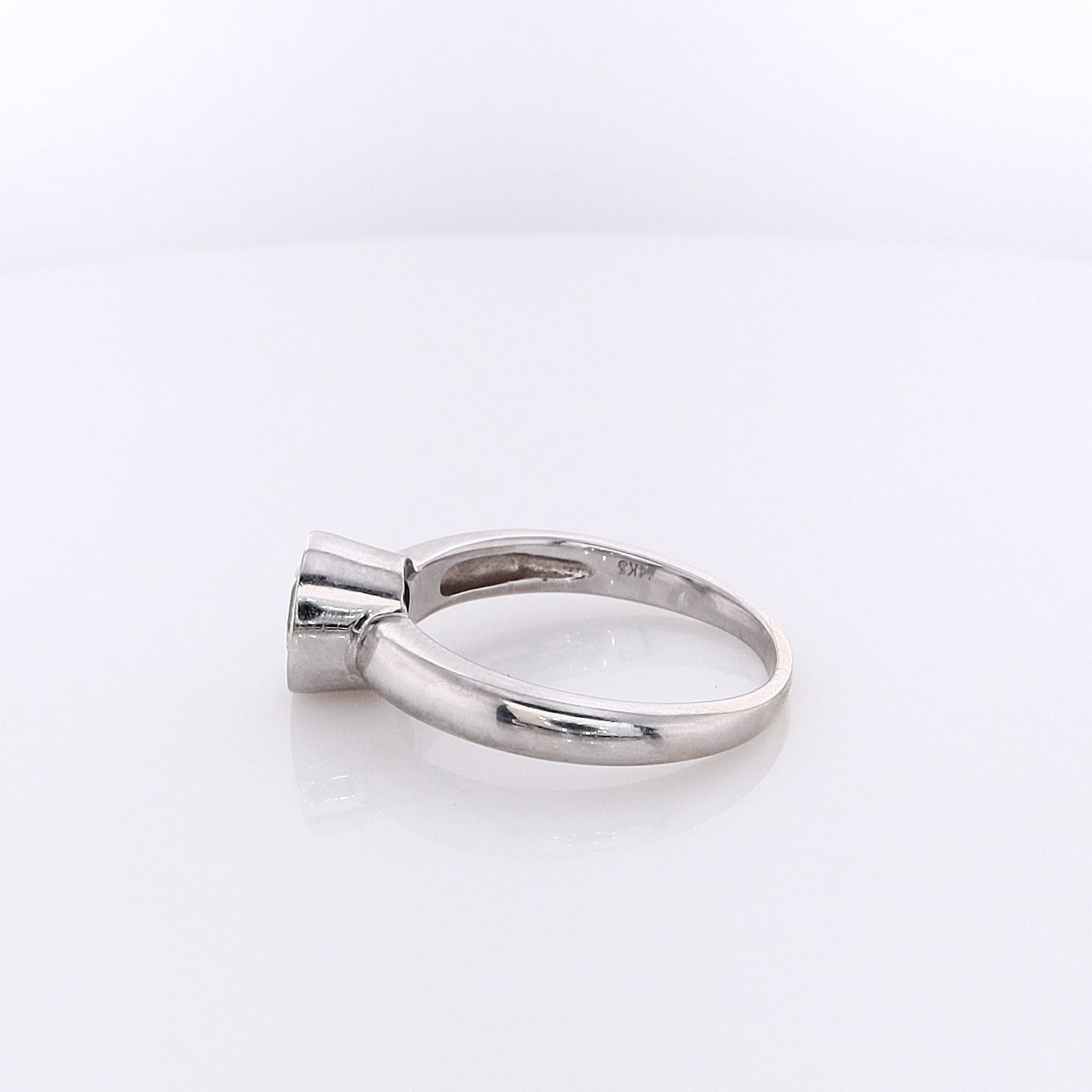 Luxurious Estate 14 Karat White Gold Diamond Engagement Ring with Polished Shank