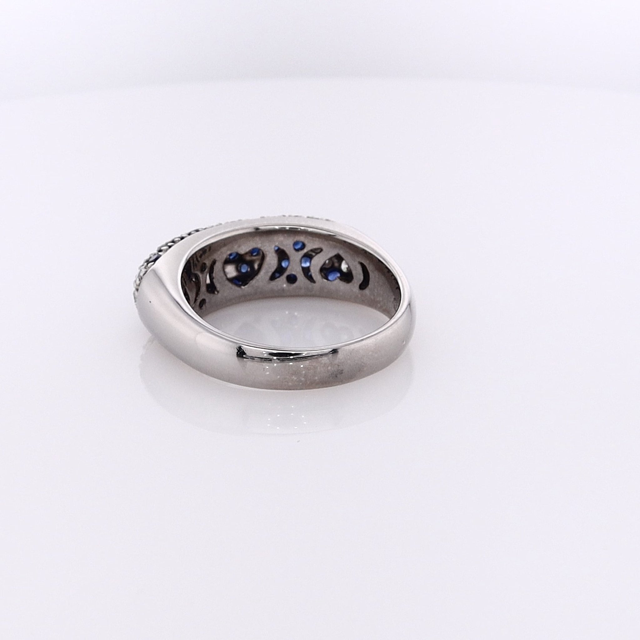 Stunning 18K White Gold Ring with Sapphires and Diamonds