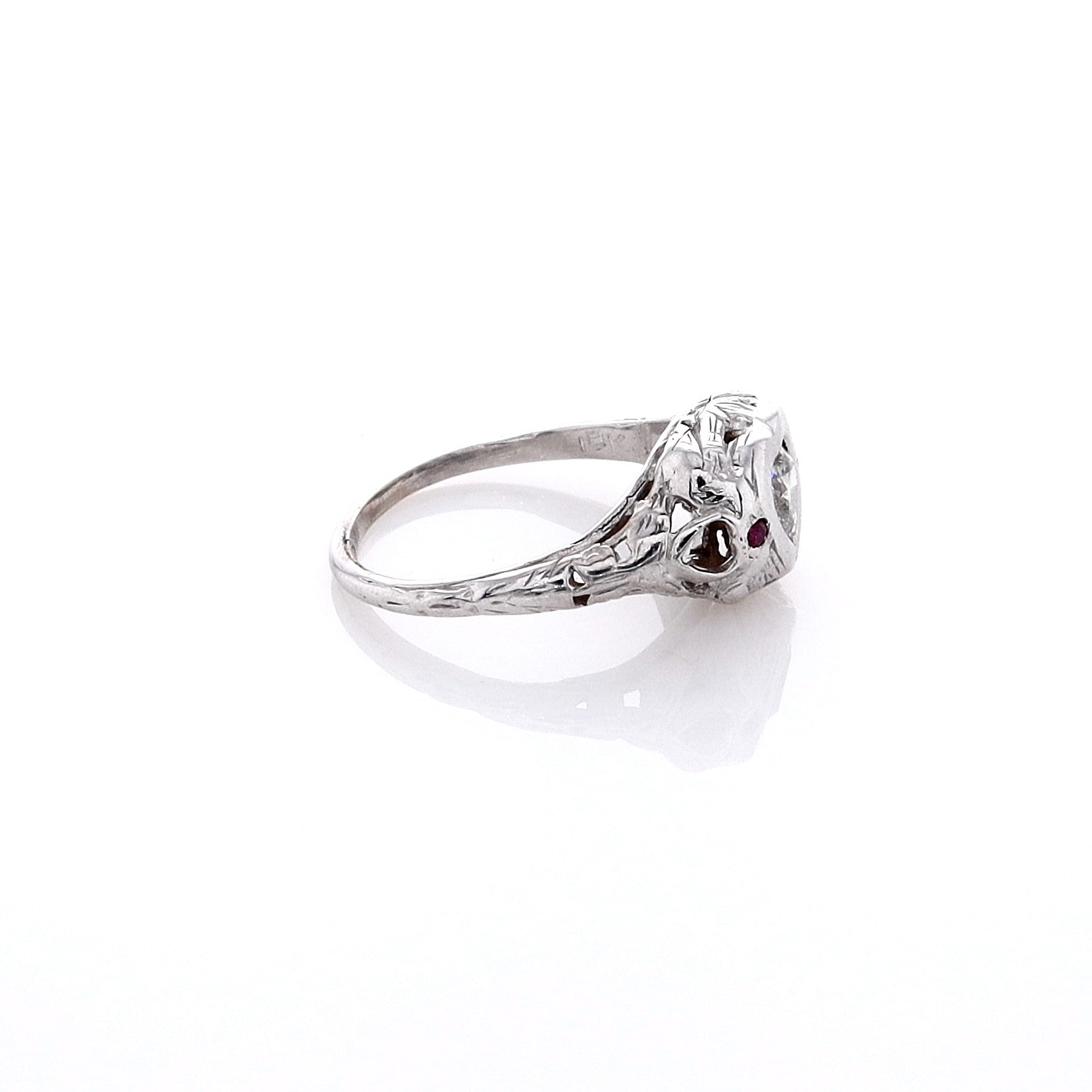 Stunning 18K White Gold Bezel-Set Heart Diamond Filigree Ring Size 6