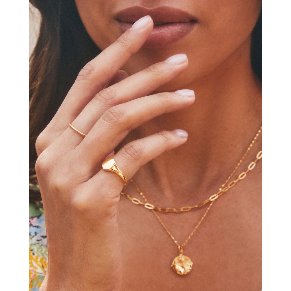 Exquisite Kendra Scott Davis Signet Ring Crafted in 18k Gold Vermeil for Timeless Elegance