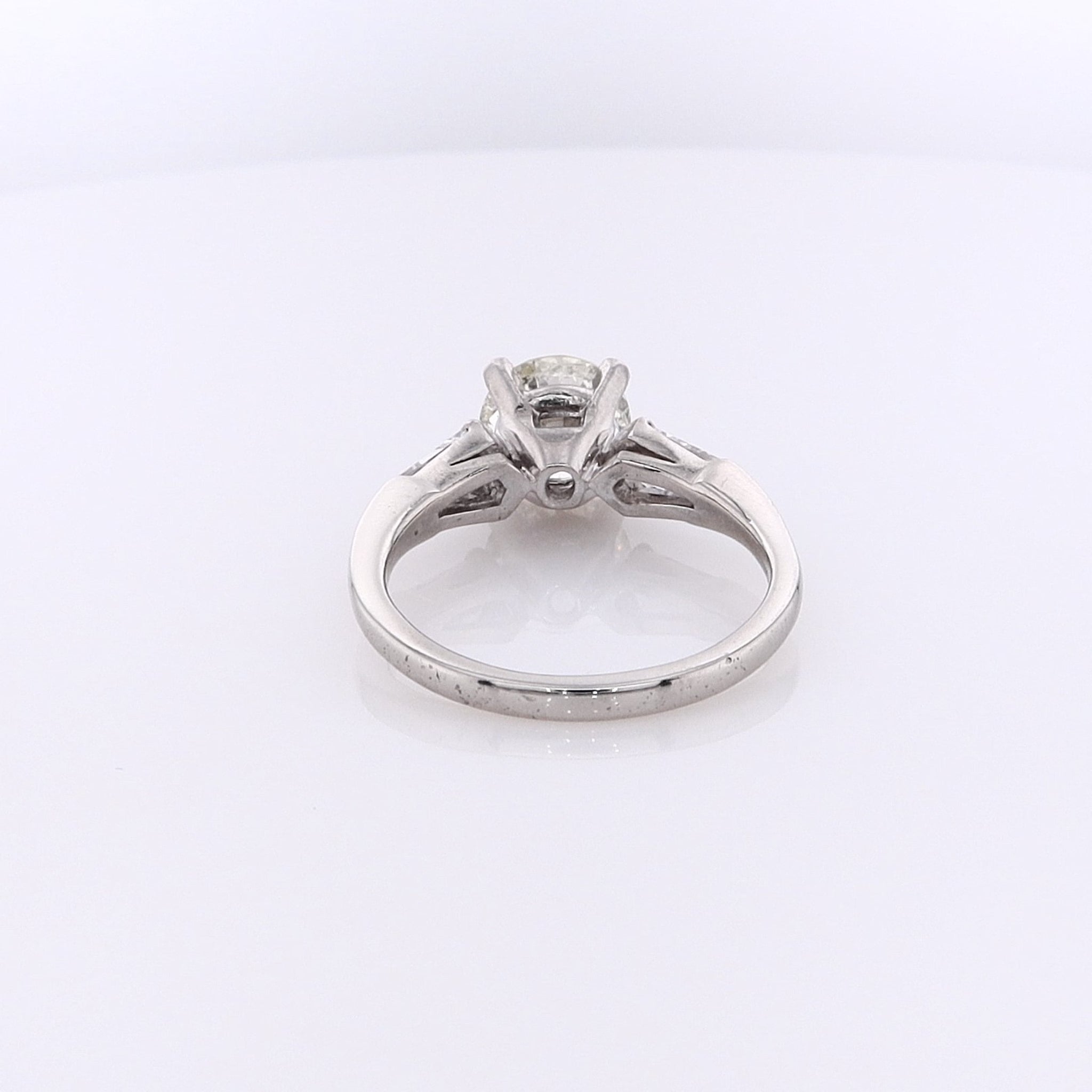 Exquisite Estate Platinum Diamond Ring for Engagement