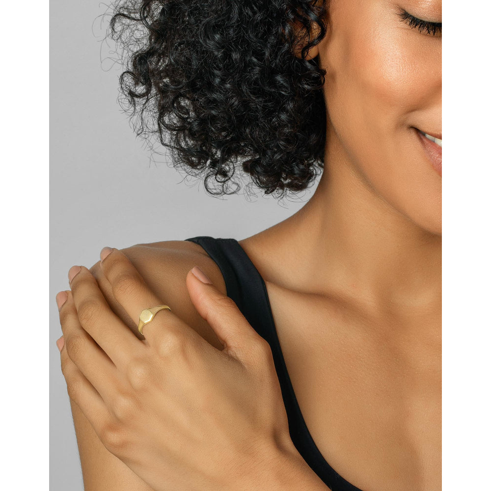 Exquisite Kendra Scott Davis Signet Ring Crafted in 18k Gold Vermeil for Timeless Elegance