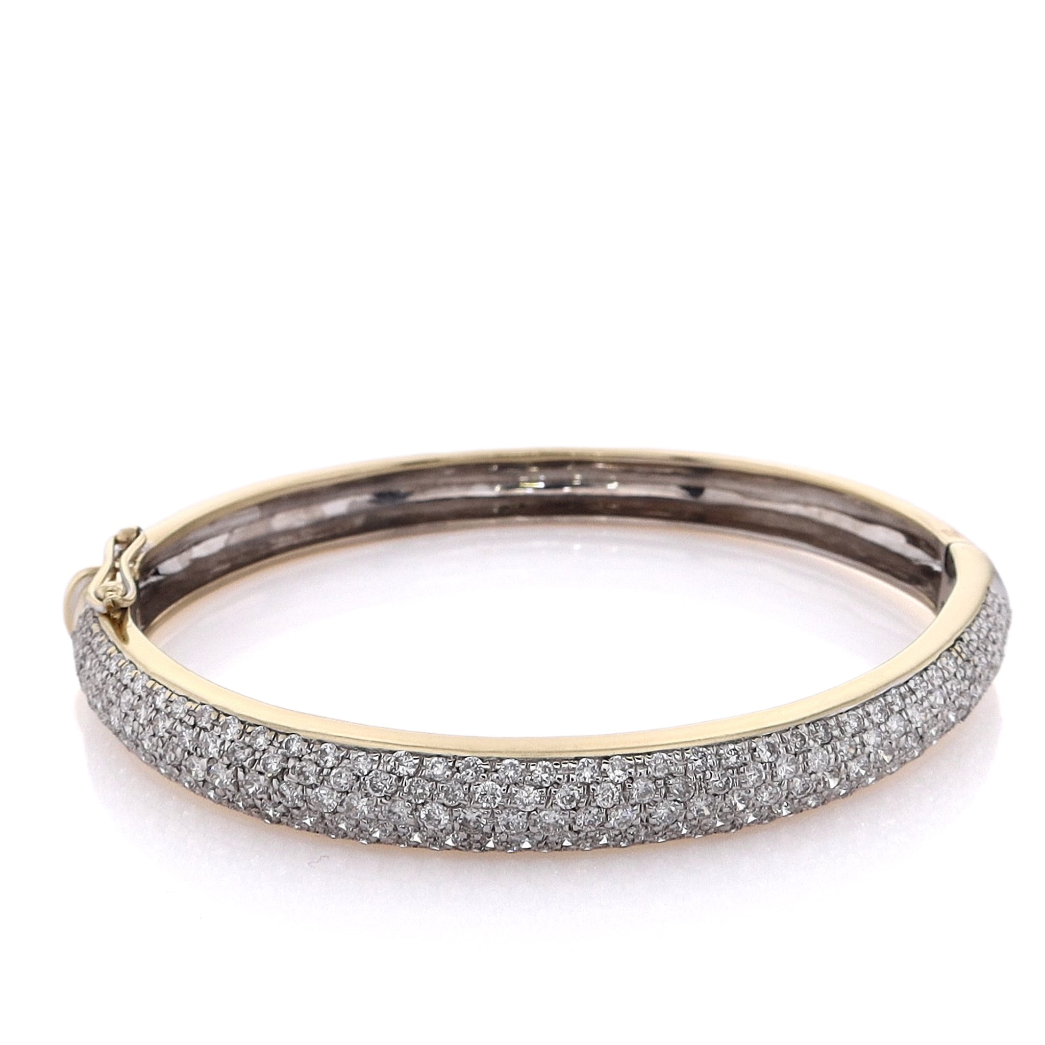 Exquisite 18 Karat Yellow Gold Diamond Hinged Bangle Bracelet for Elegant Jewelry Lovers