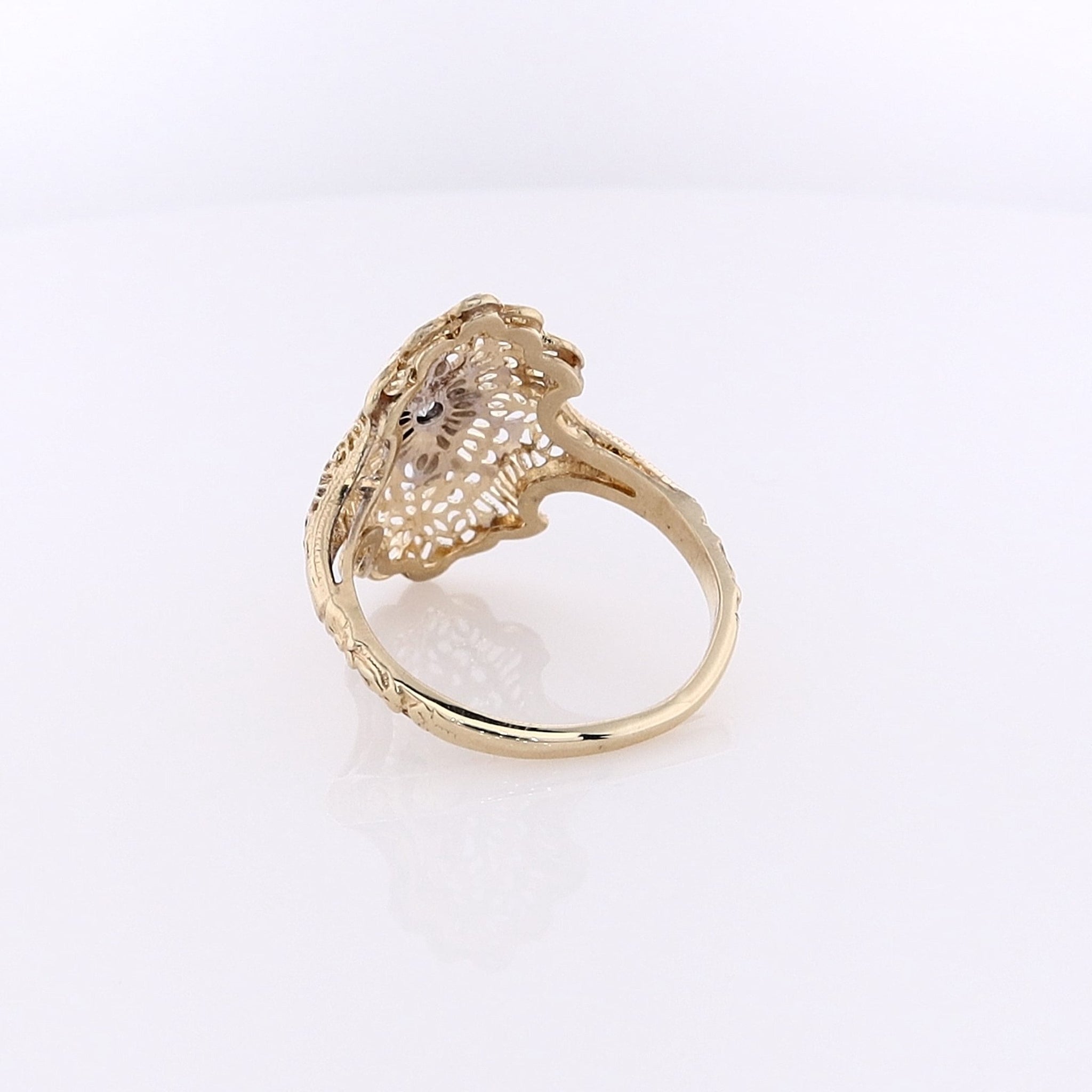 Exquisite 14K Two-Tone Gold Filigree Scalloped Diamond Ring