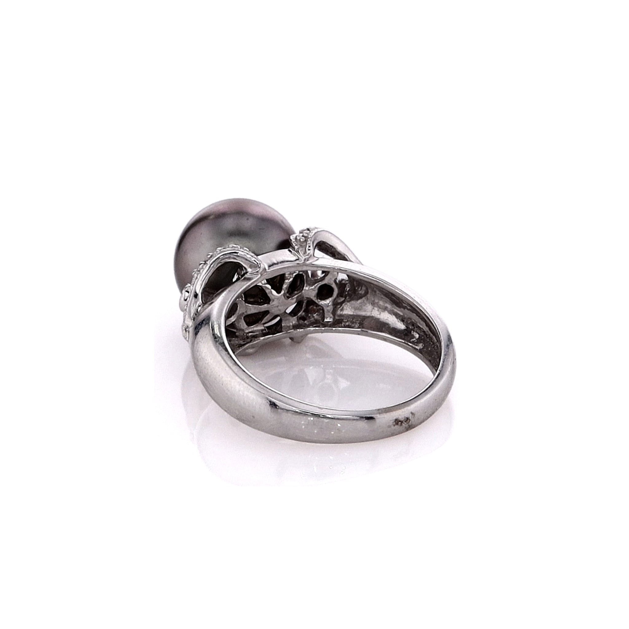 14k White Gold Ring with Black Tahitian Pearl and 14 Round Brilliant Diamonds